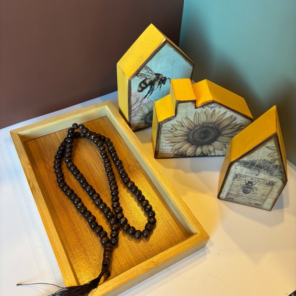 SET/5 3 Wood House Decor with Bee Design, Tray, Garland - Picture 4 of 12